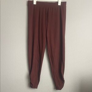 Feathers Chocolate Leggings with Nice Details to Legs